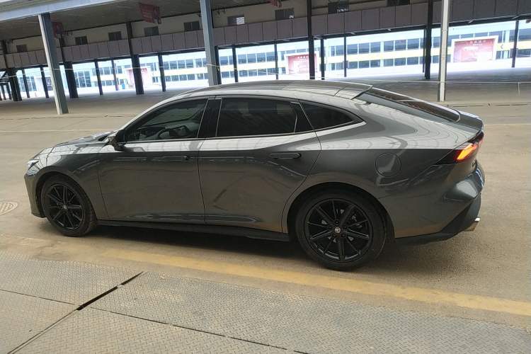 Used Changan UNI-V 2022 1.5T Prestige Version
