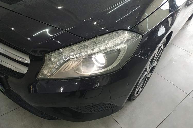 Used Mercedes-Benz A-Class (Import) 2015 A 200 Fashion Model
