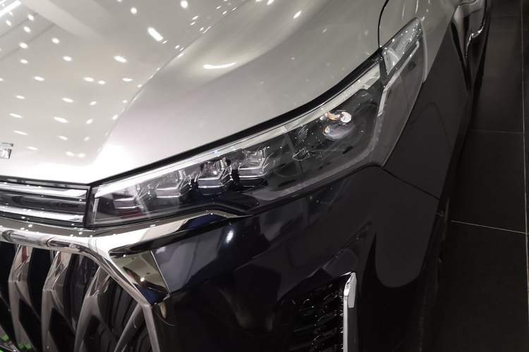 Used SAIC MAXUS G20 2023 Facelifted PLUS 2.0T Gasoline Automatic Luxury Edition