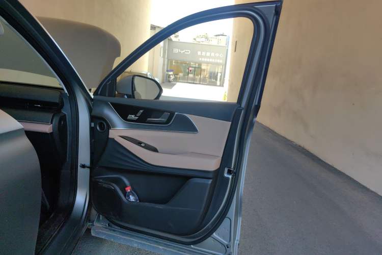 Used Chery Tiggo 8 L 2024 2.0T Two-Wheel Drive Prestige Version 5 Seats
