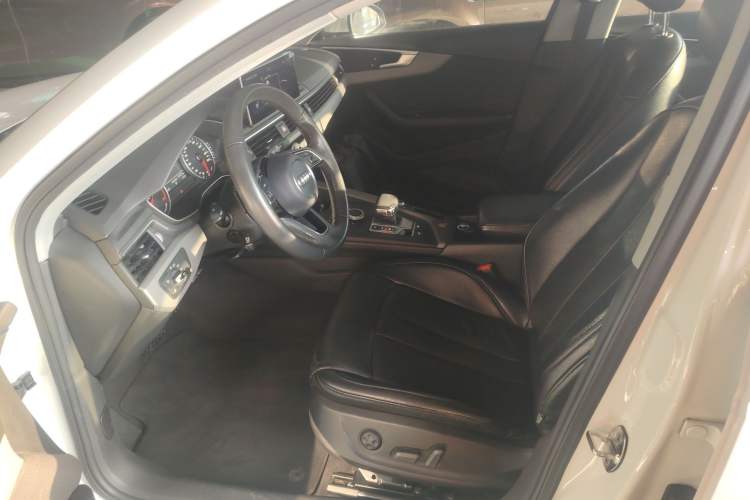 Used Audi A4L 2017 40 TFSI Ambition Edition
