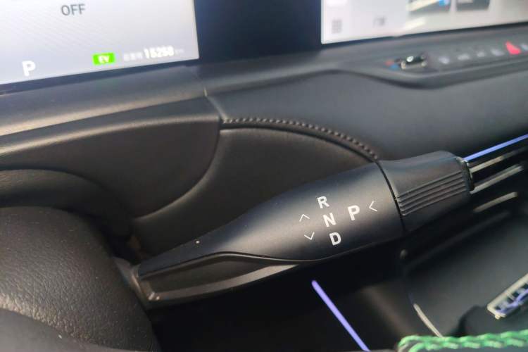 Used VOYAH FREE 2025 318 318 km Rear-Drive Touring Edition