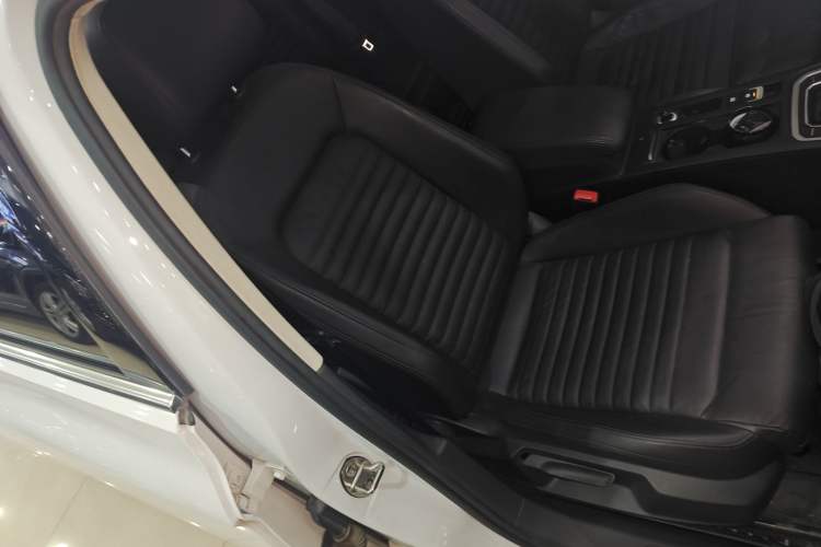 Used Volkswagen Variant 2018 380TSI Two-Wheel Drive Comfort Edition