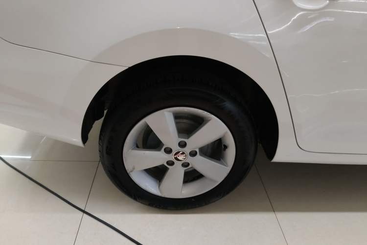 Used Skoda Rapid 2015 1.6L Automatic Smart Selection Model