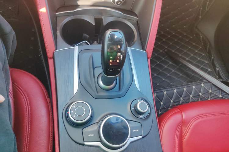 Used Alfa Romeo Stelvio 2017 2.0T 200HP Luxury Edition
