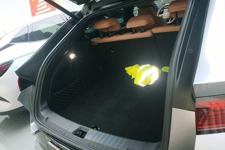 Used BYD Song L EV 2025 Intelligent Driving Version 662 km LiDAR Excellence Edition
