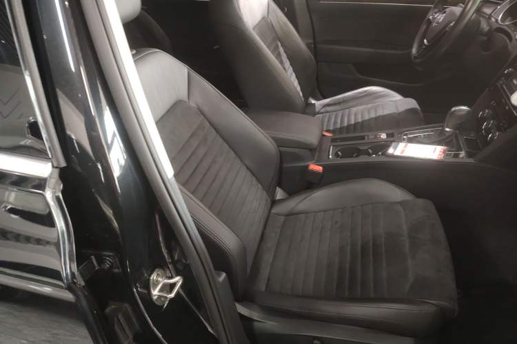 Used Volkswagen Magotan 2017 330TSI DSG Luxury Model
