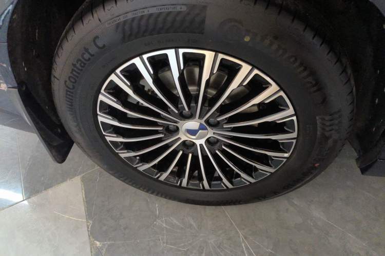 Used Denza D9 2025 DM-i Smart Drive 1020 Four-Wheel Drive Deluxe Model
