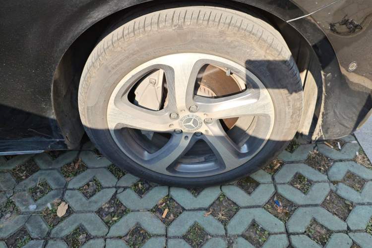 Used Mercedes-Benz E-Class 2019 E 300 L Sporty and Stylish Model