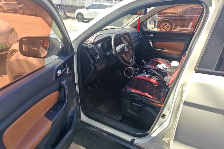 Used Oshan CX70 2016 1.6L manual luxury version
