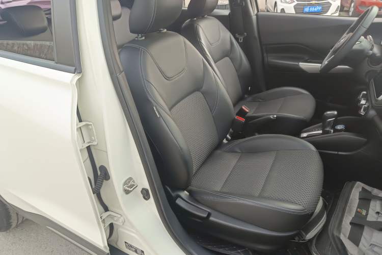 Used Nissan Kicks 2019 1.5L CVT Smart Connect Luxury Edition
