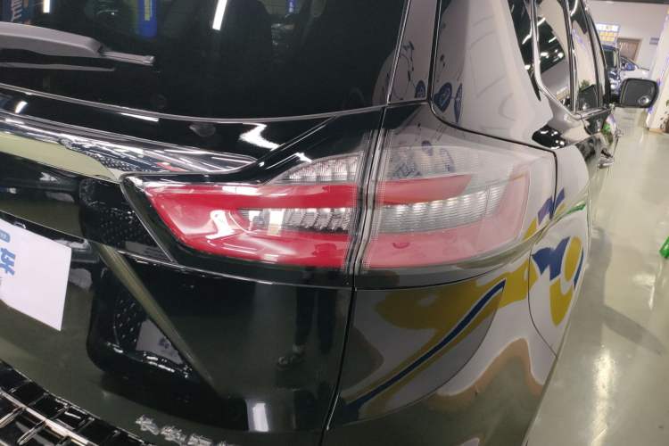 Used Ford Edge 2021 PLUS EcoBoost 245 Two-Wheel-Drive Titanium 7-Seater