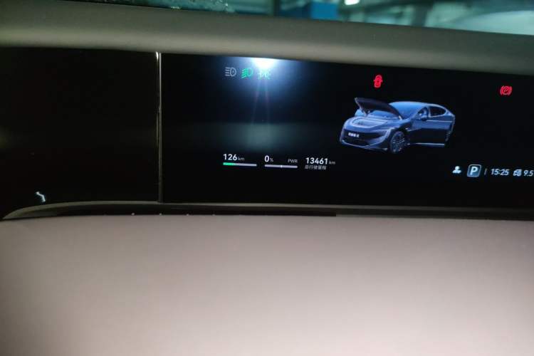 Used  12 2023 700 Three-Laser Rear-Wheel Drive Luxury Edition
