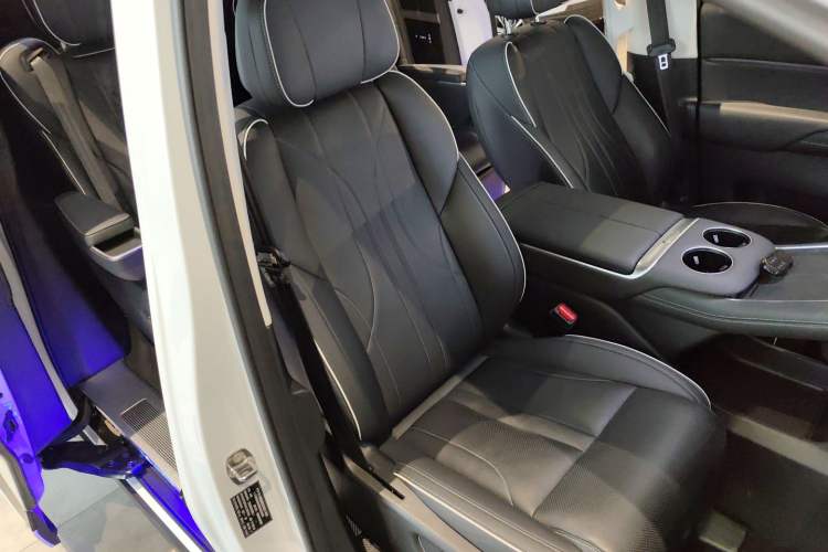 Used XPeng X9 2024 702 Ultra-Long Range Max
