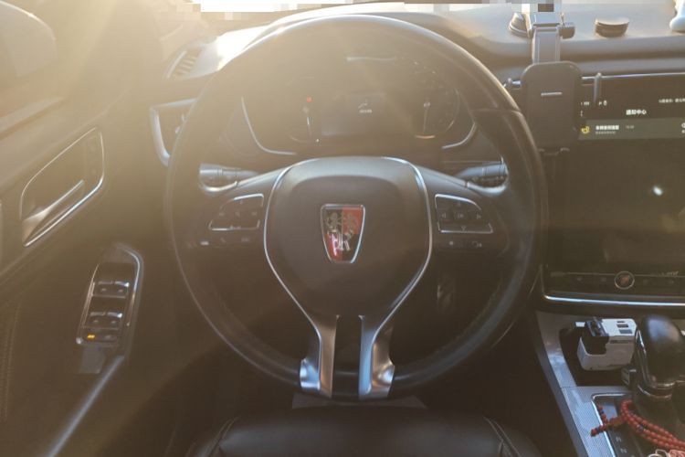 Used Roewe RX5 2016 30T Two-Wheel Drive Automatic Internet Smart Edition
