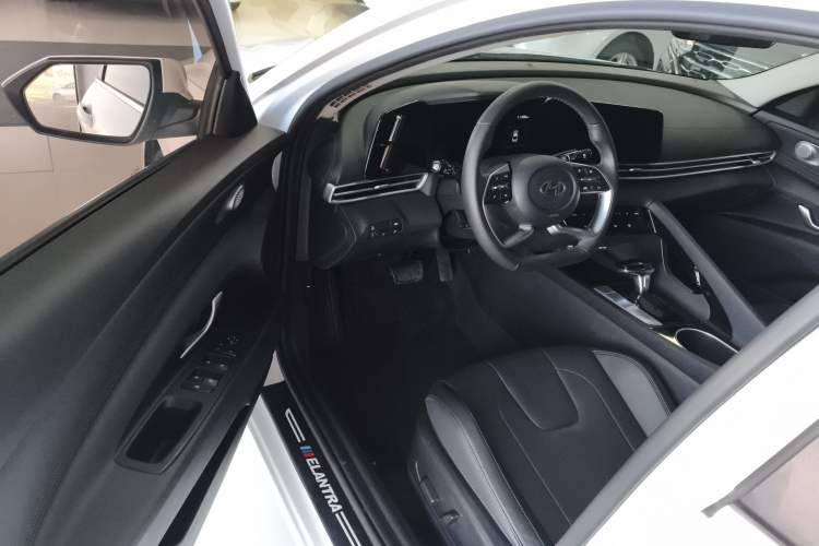 Used Hyundai Elantra 2022 1.5L CVT LUX Prestige Edition