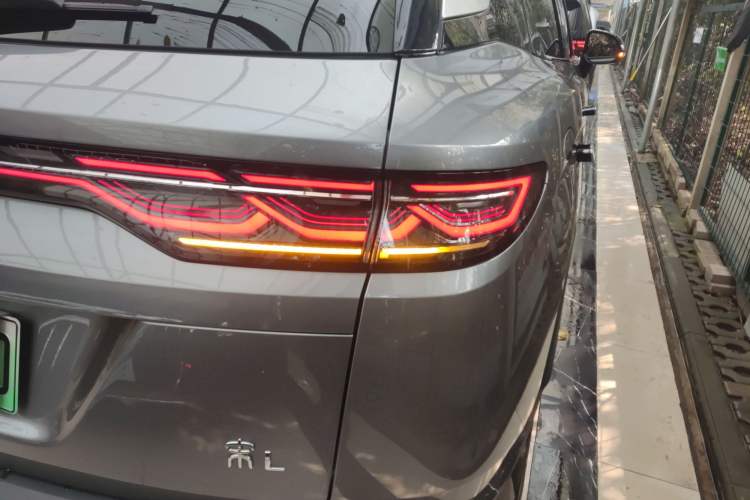 Used BYD Song L DM-i 2024 112 km Beyond Edition
