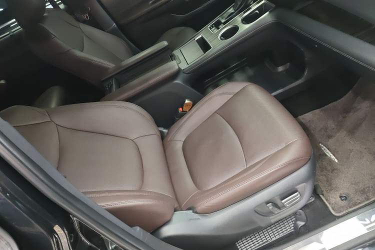 Used Toyota Sienna 2023 2.5L Hybrid Platinum Edition
