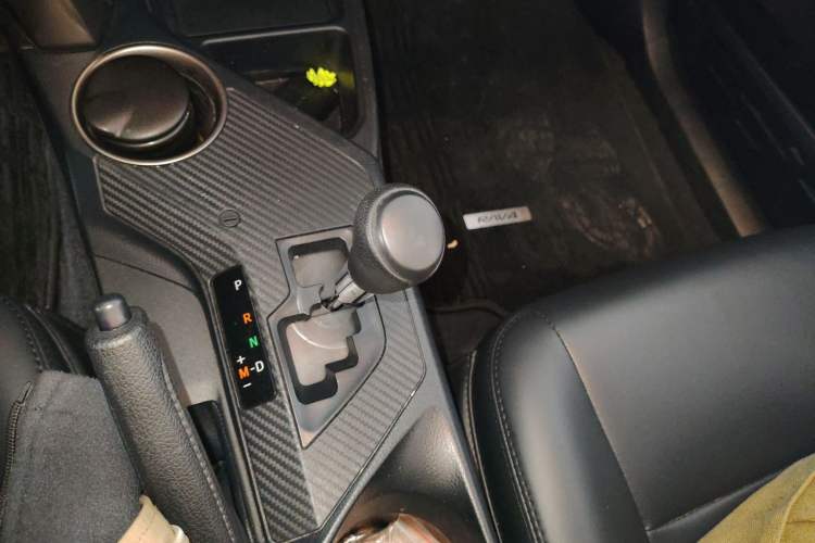 Used Toyota RAV4 2015 2.0L CVT Two-Wheel Drive Fashion Edition
