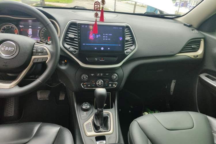 Used  Cherokee 2016 2.4L Professional Edition
