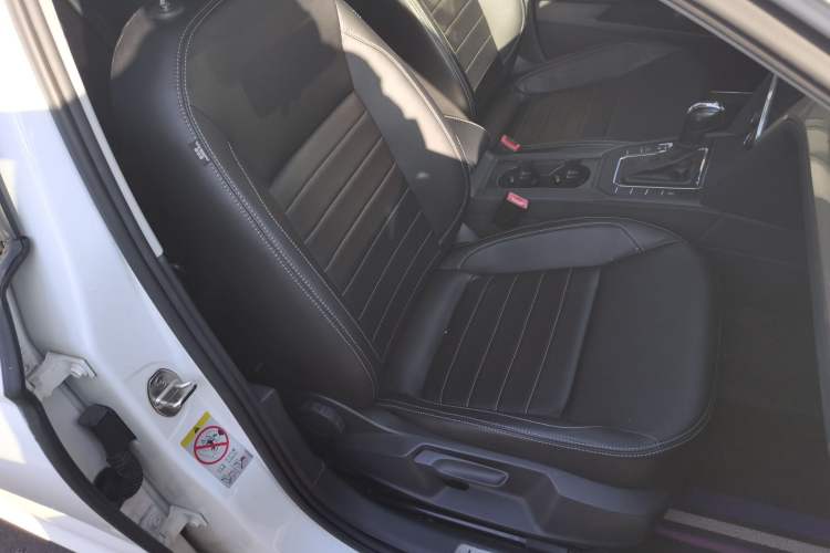 Used Volkswagen Lamando 2015 230TSI DSG Fashion Edition
