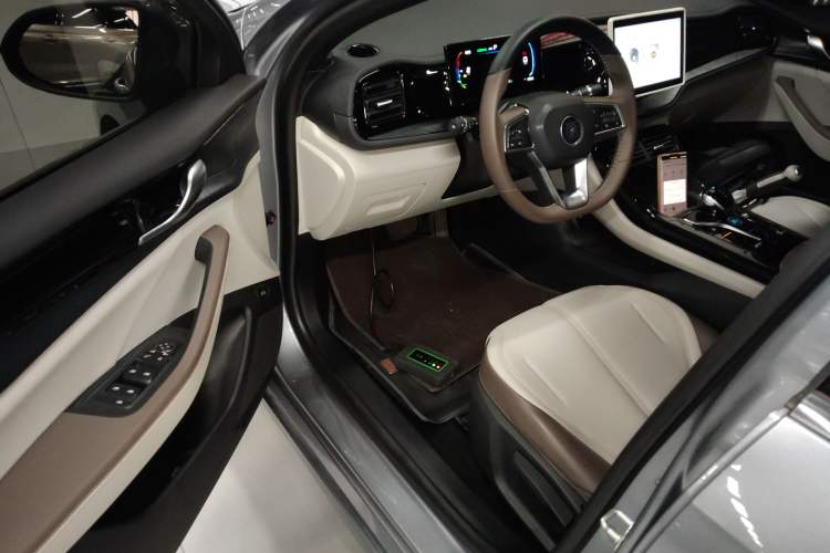 Used BYD Qin PLUS 2024 HONOR Edition DM-i 55KM Leading Model
