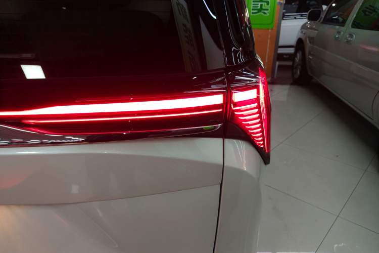 Used Buick GL8 New Energy 2024 Lu Zun Luxury Edition 6-Seater
