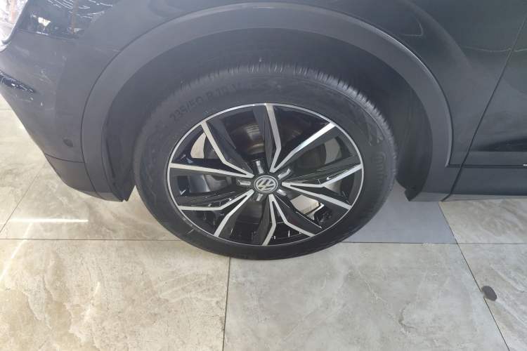 Used Volkswagen Tiguan L 2020 330TSI Automatic Two-Wheel Drive Smart Luxury Edition China VI Standard
