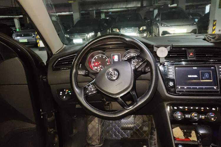 Used Volkswagen Tiguan L 2018 330TSI Automatic Two-Wheel Drive Luxury Edition
