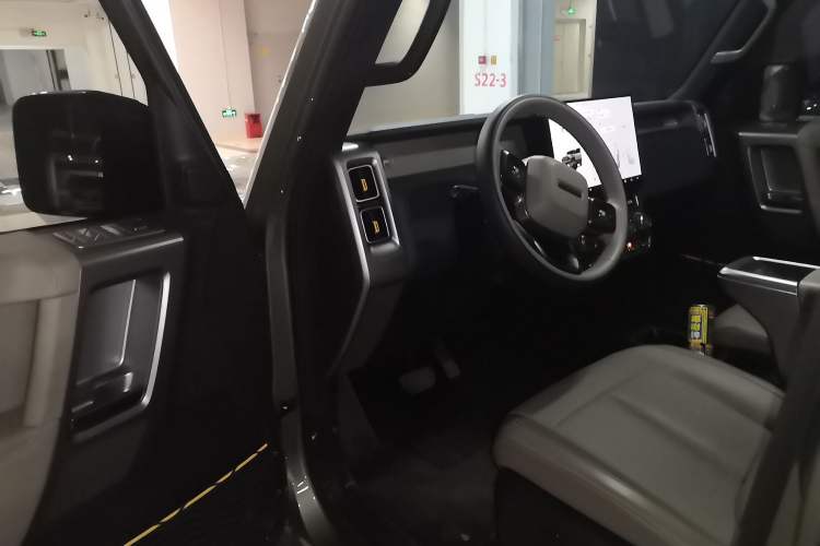 Used  V23 2025 501 Four-Wheel Drive Intelligent Driving Version
