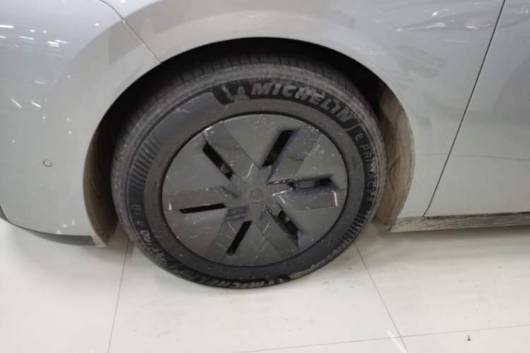 Used Li Auto MEGA 2024 Ultra Model
