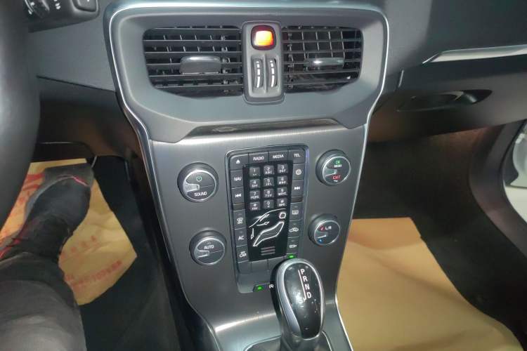 Used Volvo V40 2016 T3 Zhiyi Edition
