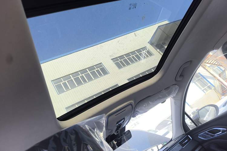 Used Hongqi HS7 PHEV 2025 Model 2.0T PHEV Four-Wheel Drive 2 Million Units Commemorative Edition 6-Seater