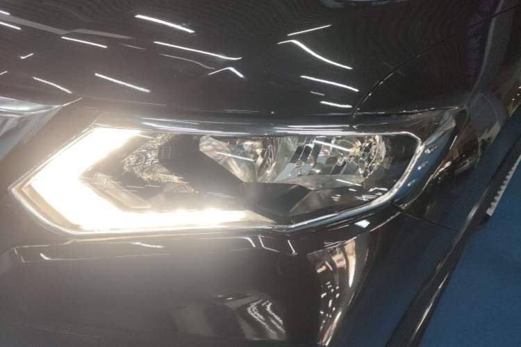 Used Nissan X-Trail 2019 2.0L CVT 7-Seater Comfort Version 2WD