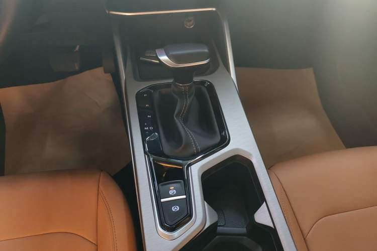 Used Geely Auto Emgrand 2025 4th Generation 1.5L CVT Flagship Version
