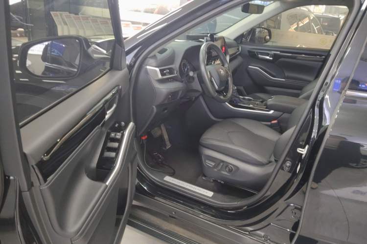 Used Toyota Highlander 2023 2.5L Smart Electric Hybrid Dual-Motor All-Wheel-Drive Luxury 7-Seater
