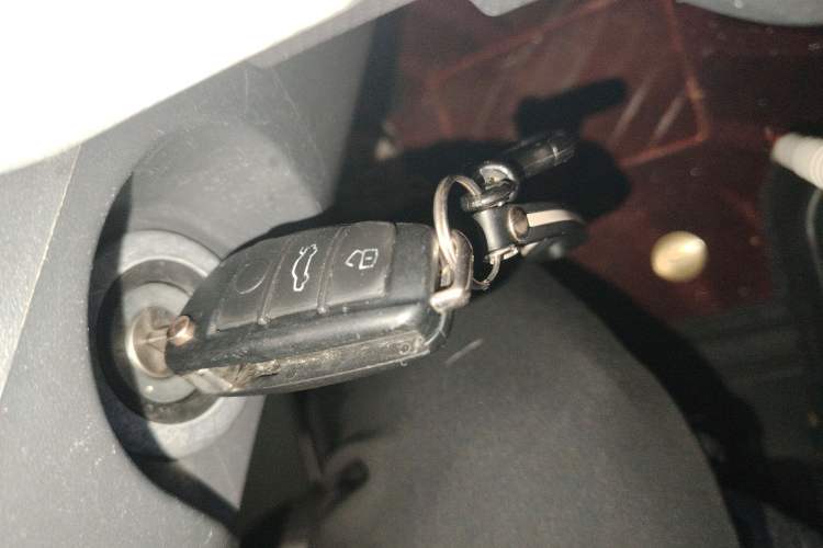 Used Chery QQ Ice Cream 2022 170km Sundae Phosphate Lithium-Ion
