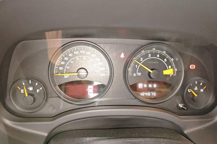 Used  Compass 2014 2.0L two-wheel drive sport version
