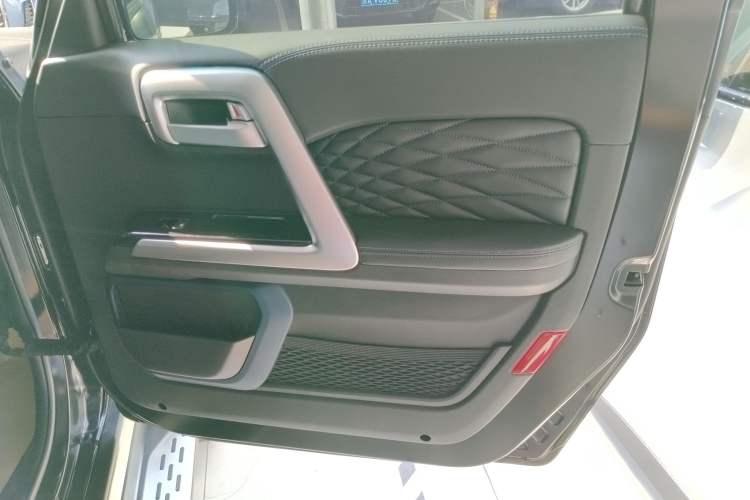 Used Beijing Auto BJ40 2023 2.0D Automatic Four-Wheel Drive Blade Hero Edition Adventurer Type
