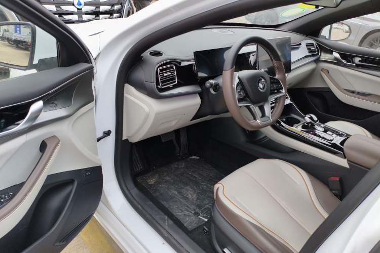 Used BYD Qin PLUS 2024 HONOR Edition DM-i 120KM Excellence Model
