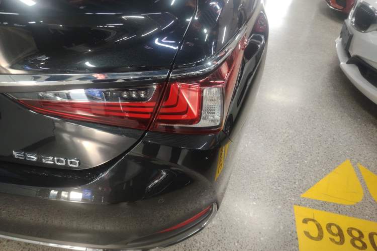 Used Lexus ES 2023 200 Excellence Edition
