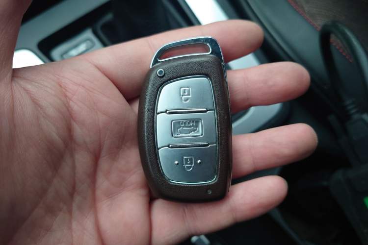 Used Hyundai Elantra 2016 1.6L Automatic ZhiXuan – Elite Version
