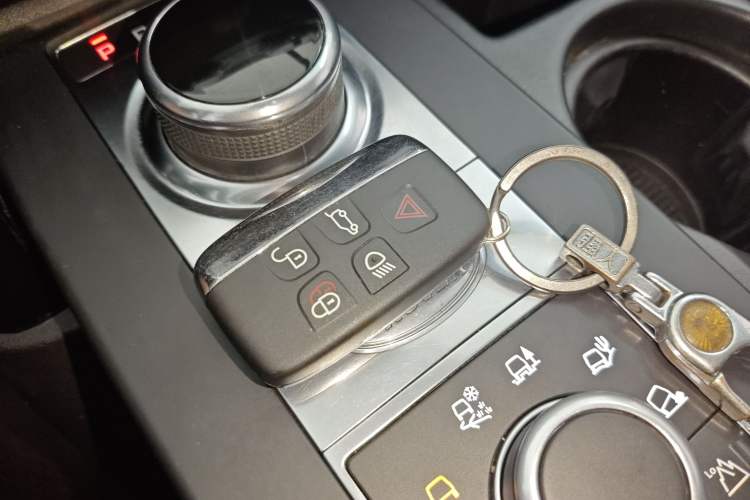 Used Land Rover Discovery 2017 3.0 SC V6 SE
