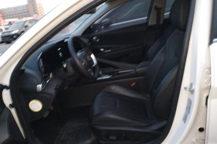 Used Hyundai Elantra 2022 1.5L CVT LUX Prestige Edition
