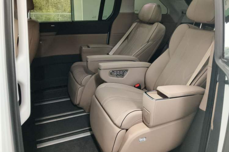 Used XPeng X9 2025 740 Ultra-Long Range Max
