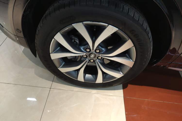 Used Land Rover Discovery Sport 2024 Luxury Custom Edition
