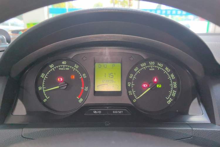 Used Skoda Rapid 2016 1.6L Automatic Front-Wheel Drive Model