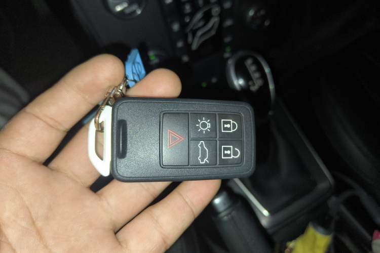 Used Volvo V40 2016 T3 Zhiyi Edition
