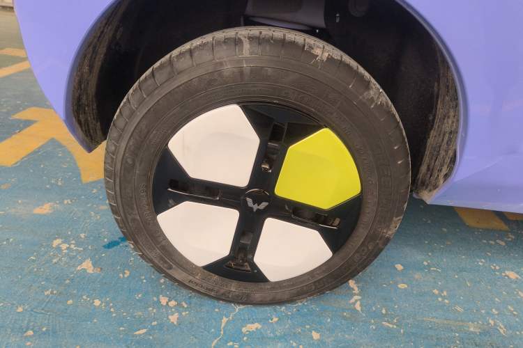 Used Wuling Hongguang MINIEV 2022 Macaron Colorful Edition Lithium-Ion Battery
