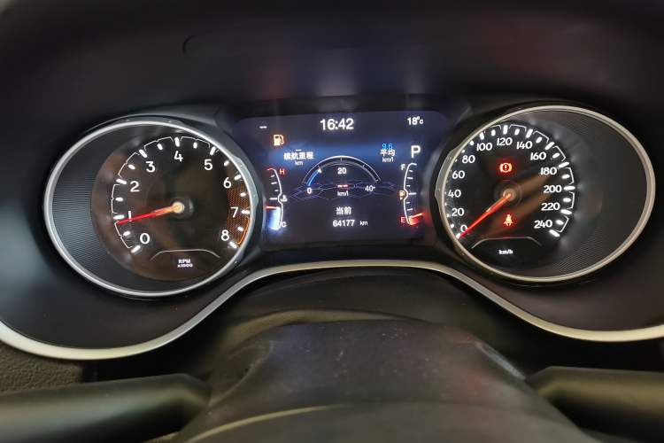 Used  Compass 2017 200T Automatic Family Edition
